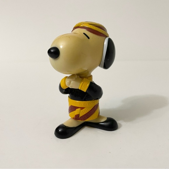 Snoopy World Tour Indonesia Figure Toy - Picture 9 of 10